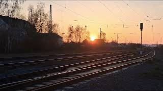 Züge am Bahnhof im Sonnenuntergang 🛤🌞 #trainspotting #sunset #bahnhof #züge