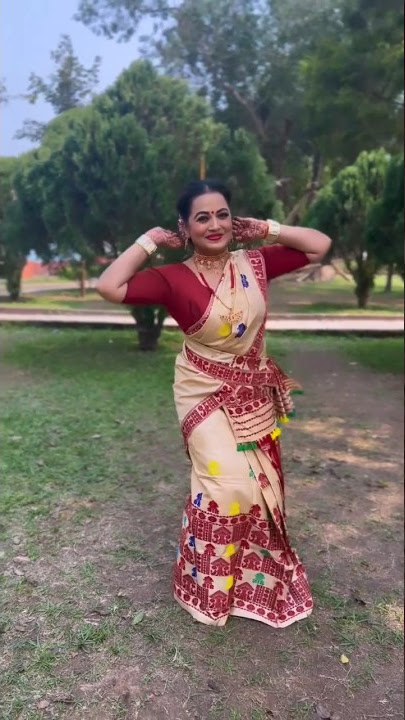 Assamese sexy actress bihu dance || assamese bihu song ft. Shyamontika sharma #viral #shorts