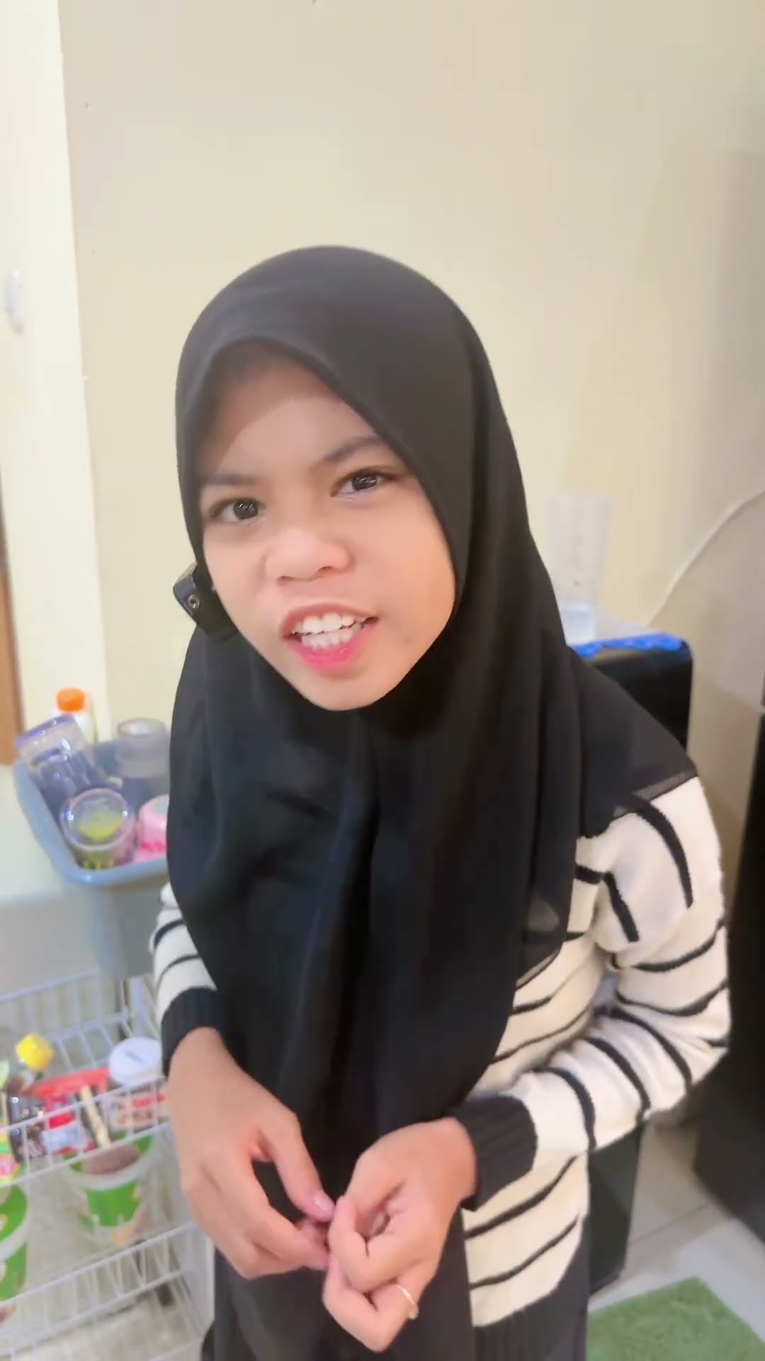 POCONG MINTA MAKAN ?