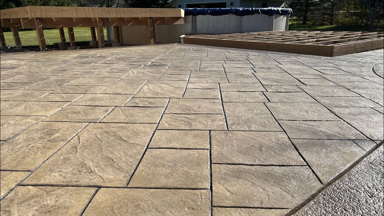 Stamped concrete patio (Ashlar slate) - video 6 / day 2
