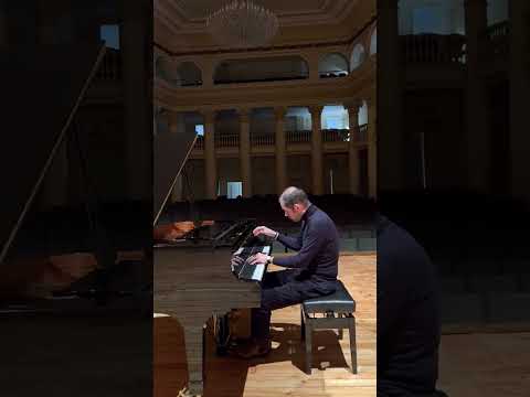 გიგი პიანომენი ნუ მეძახი 