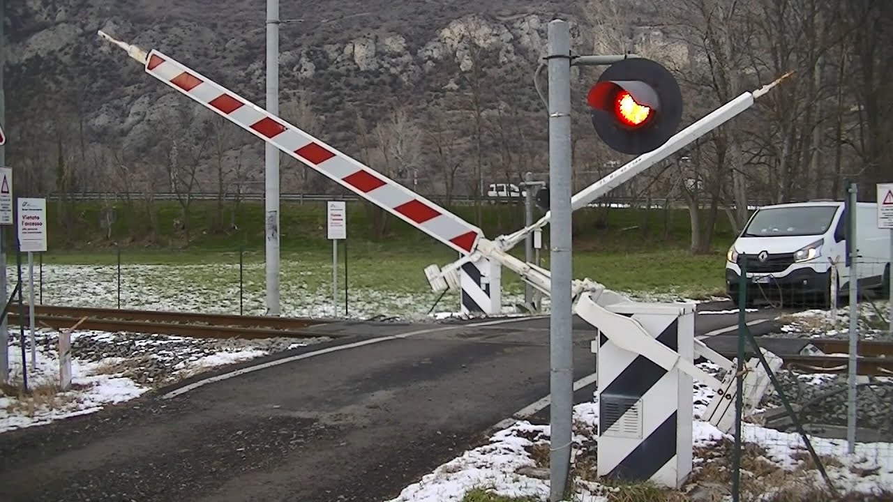 Spoorwegovergang Susa (I) // Railroad crossing // Passaggio a livello