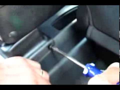 Установка подлокотника в Nissan Tiida.flv Установка подлокотника в Nissan Tiida.flv