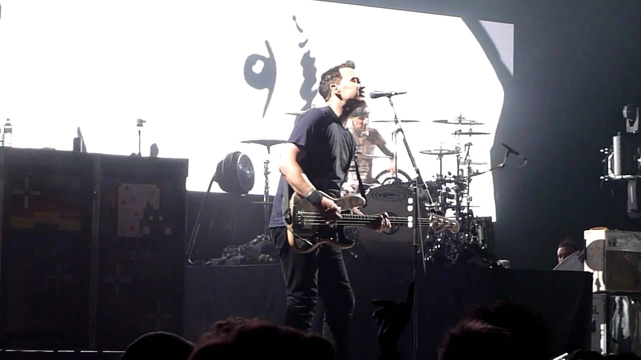 Blink-182 - Hearts all Gone [Live in London 8th June 2012] HD