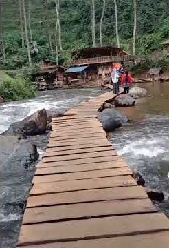 Story wa main ke sungai yang jernih airnyah