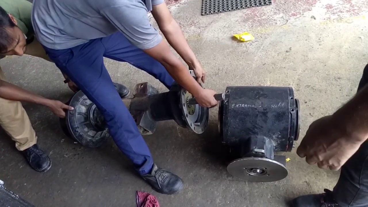 JCB Rear axle repair part 6 - YouTube