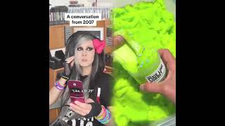 Yes, my Razr from 2007 still works #2000s #nostalgia #milennials #ringtone #paramore