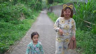 Emak Sama Kity Liat Pohon Raksasa