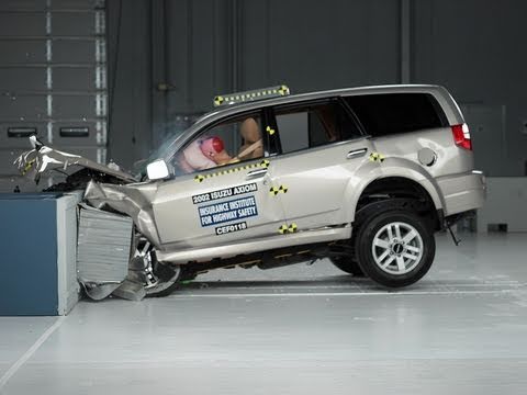 2002 Isuzu Axiom moderate overlap IIHS crash test