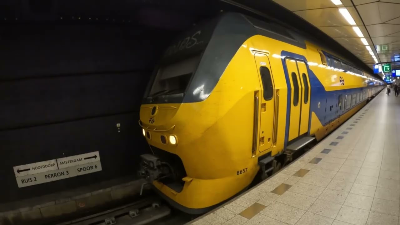 Treinen in Schiphol airport.