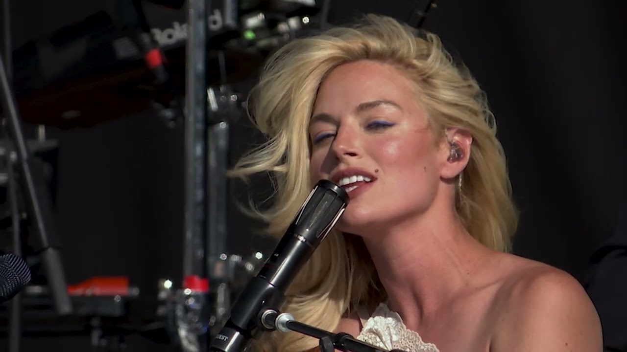 Still from The Hudson (Live from Hyde Park) by The Favors