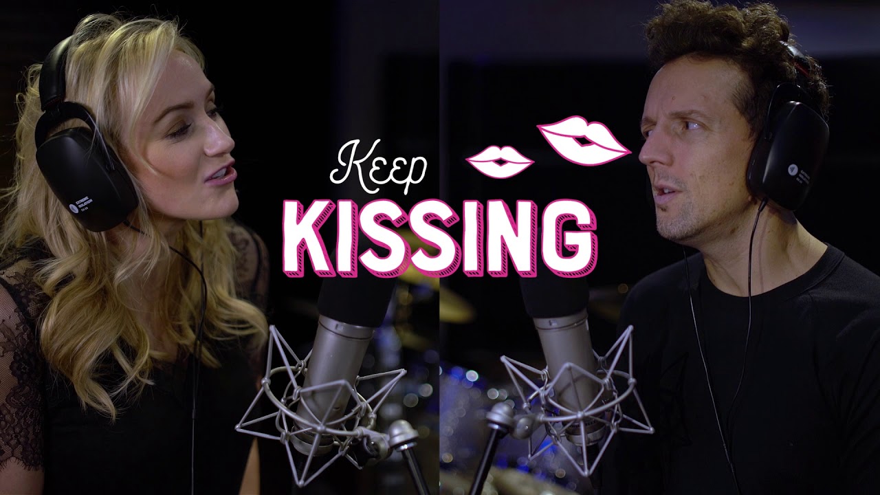 Jason Mraz and Betsy Wolfe Sing "Bad Idea" Live