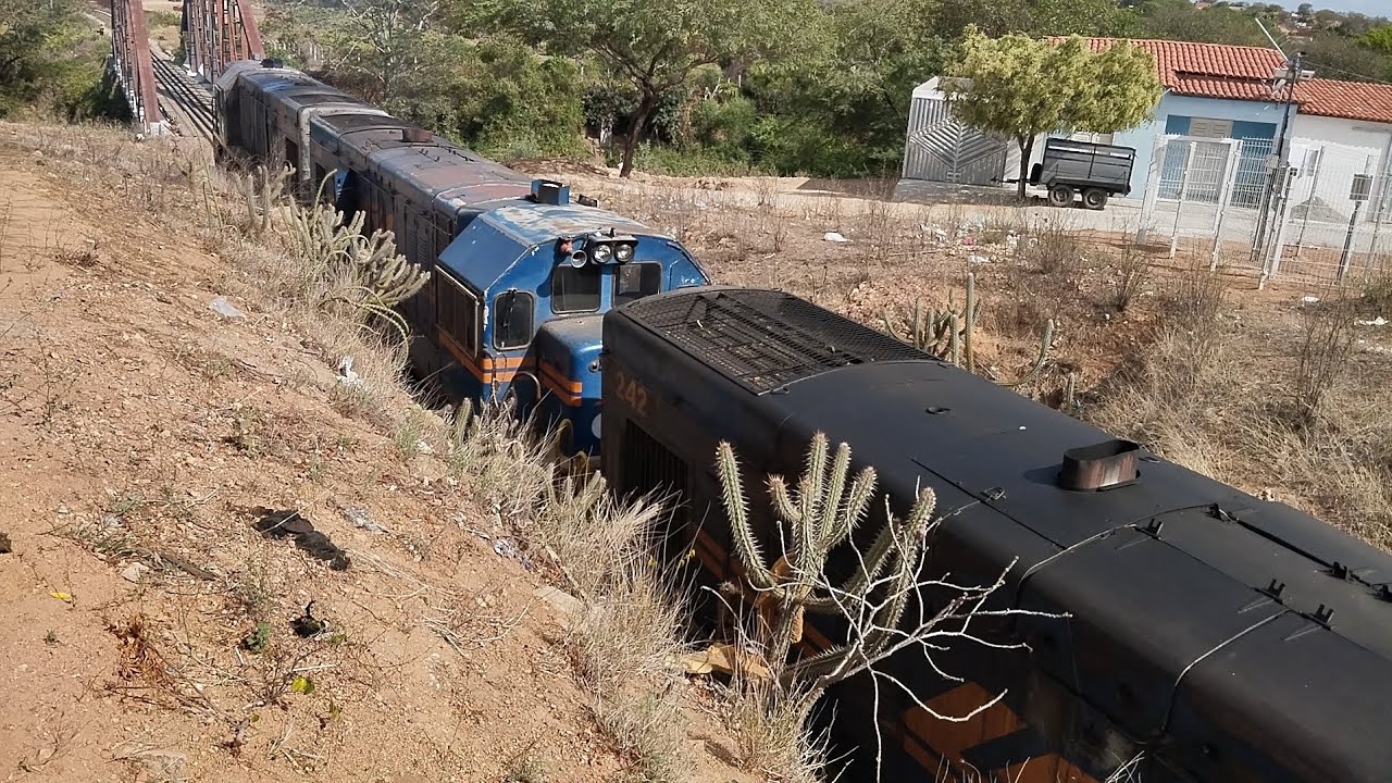 TREM DE CARGA VAZIO DA FCA PASSANDO NA CIDADE DE QUEIMADAS-BAHIA
