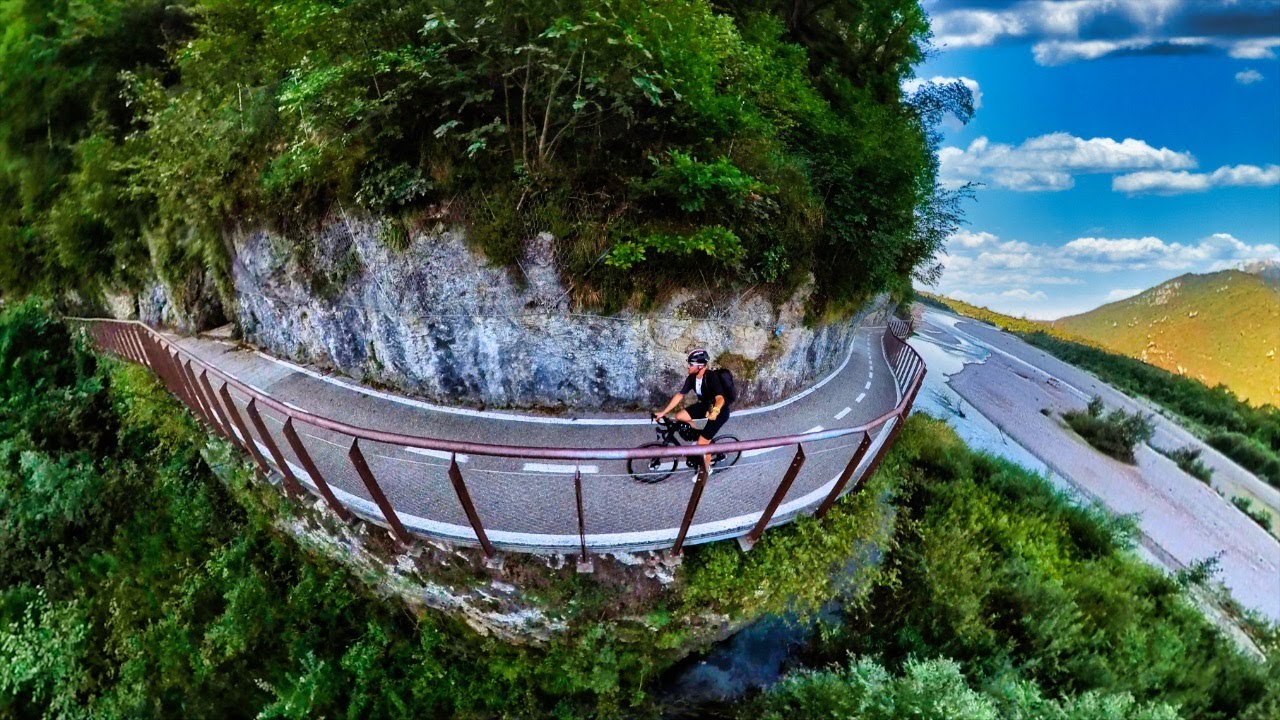 La CICLABILE PIÙ INCREDIBILE d’ITALIA! Ai piedi delle montagne PIÙ BELLE del MONDO