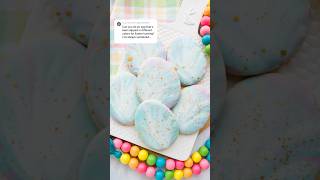 How to dip sugar cookies in royal icing to make a quick marble effect #cookiedecorating #royalicing