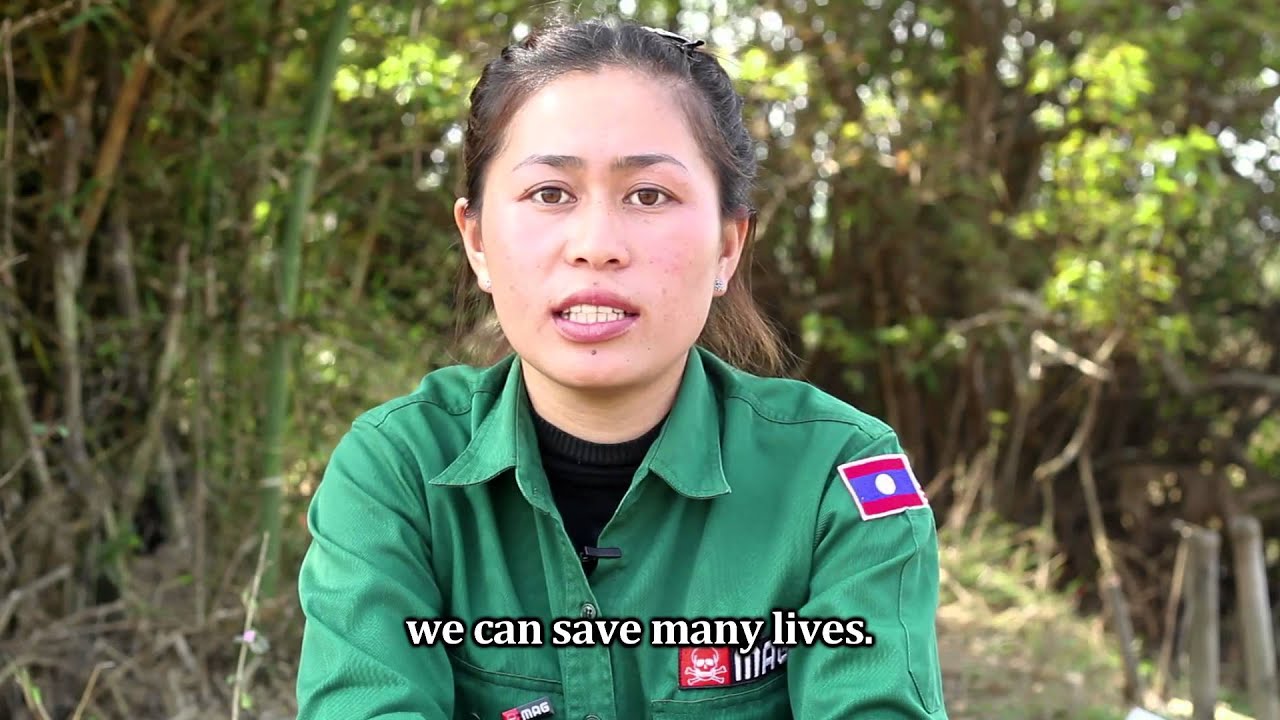 Manixia- Coming to America! laos bandera