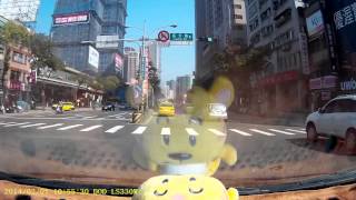 啊哩 不是指標說禁止左轉 20140201 3