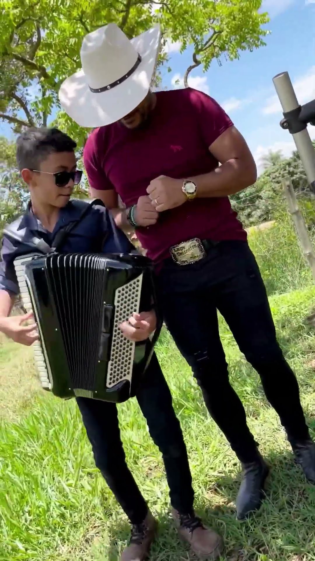 Forró do meu Goiás o cantor das comitiva pipocado com ela #boanoiteee