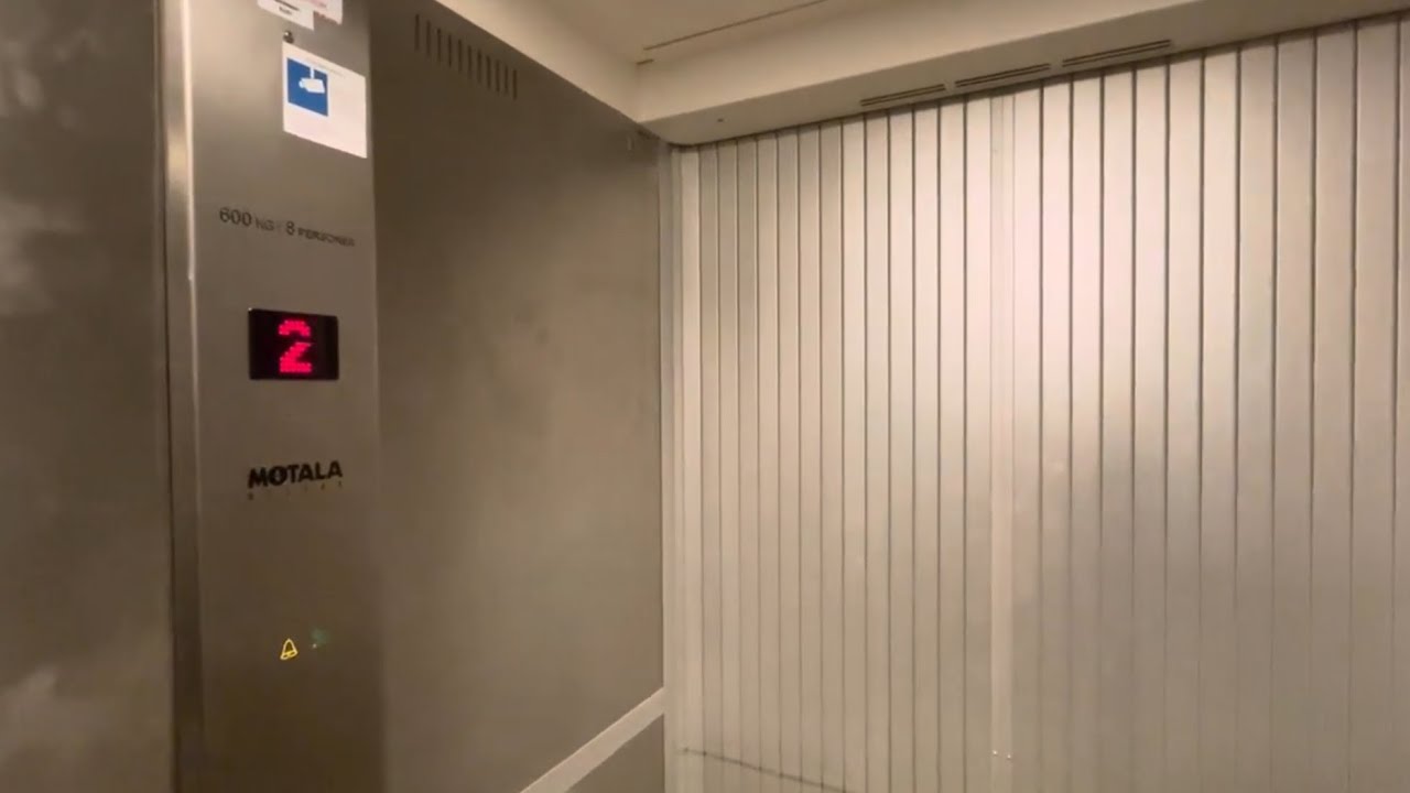 2016 Motala Hissar ”MC6000” Belt-Driven Elevator @ K:fem mall, Vällingby, Sweden. + busted!