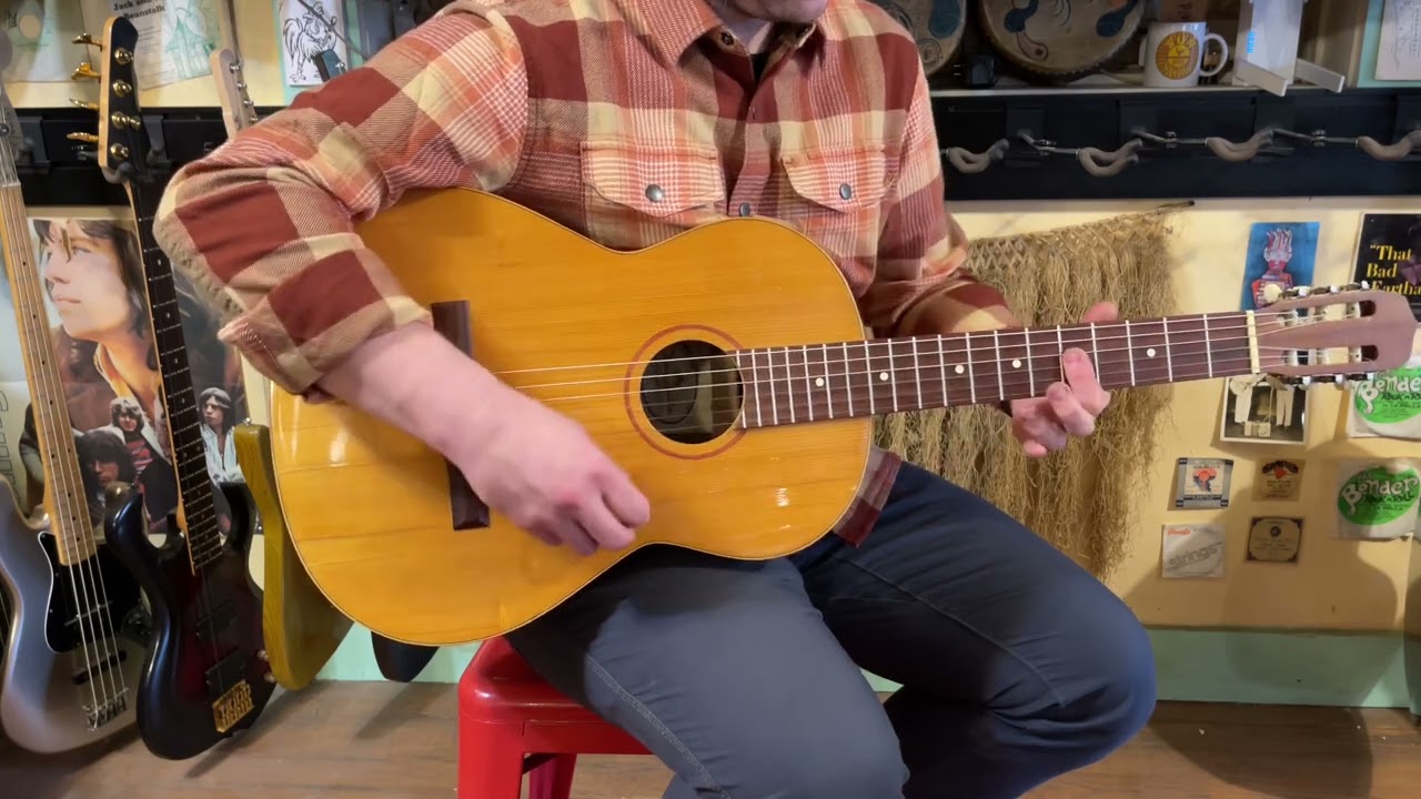 1970s Carmencita (Spain) T3 classical guitar - YouTube