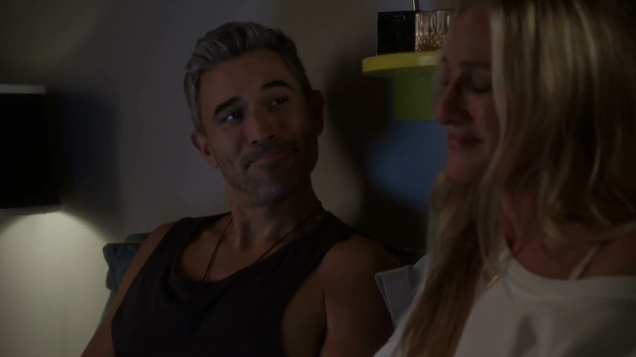 Carrie's new boy toy AND JUST LIKE THAT SEASON S2EP1
