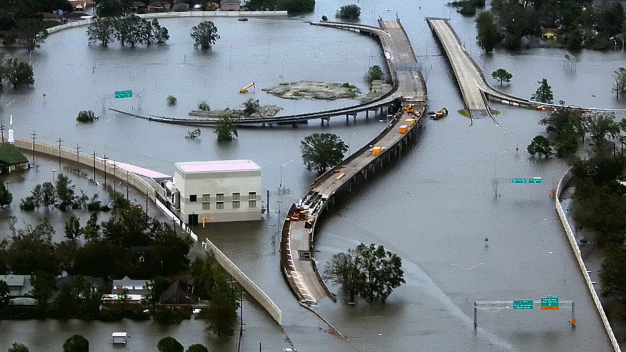 Река с нантом и орлеаном. Ураган Катрина 2005 новый Орлеан. Ураган Катрина Луизиана. 2005 Год. Ураган "Катрина" в США. Ураган Катрина 2005 новый Орлеан последствия.