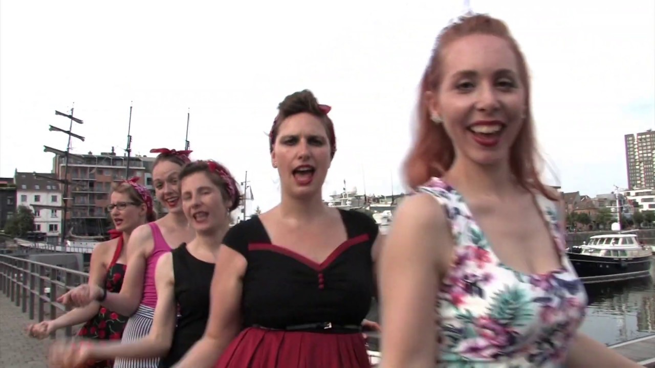 Videoclip 'Candyman' YouTube