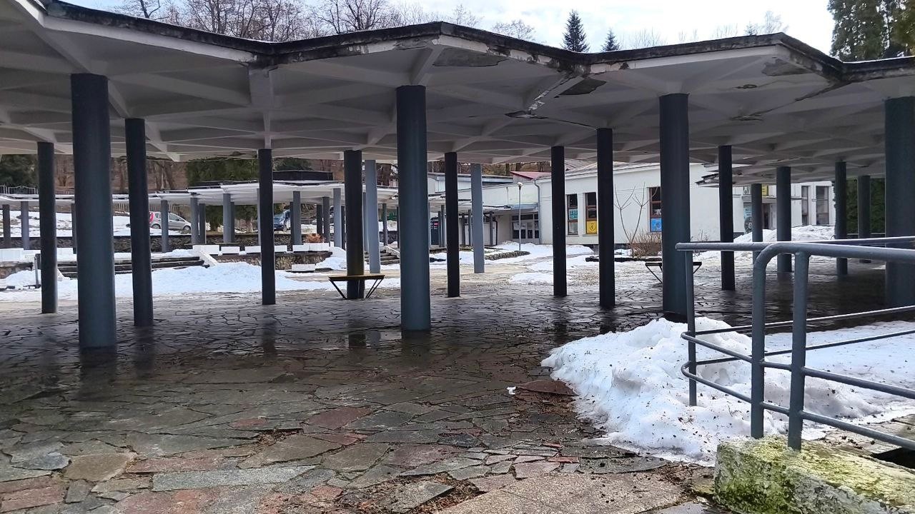 Трускавець 2025: зник величезний будинок біля Весни, атмосфера на бюветі