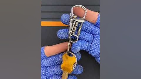 Step-by-step guide to make a soldier style DIY wire keychain @HOCO