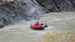 Hakkaride Araç 200 Metreden Zap Suyuna Uçtu