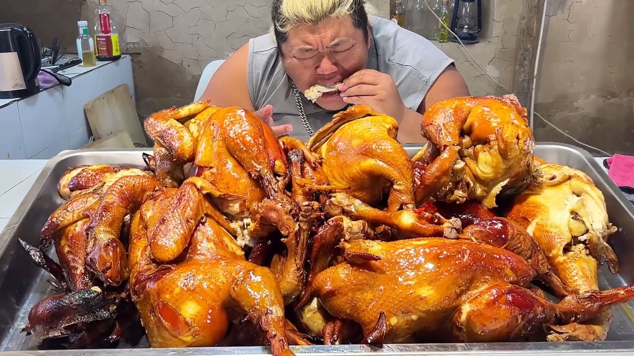 猴哥弄10只鸡卤完再熏，皮香肉嫩大口啃肉，兄弟们抱着啃真过瘾！【胖猴仔】