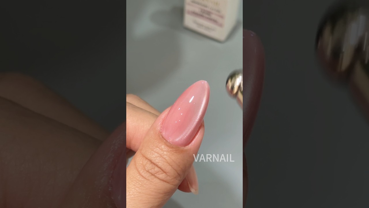 ✨Как вам этот цветной гель-лак «Кошачий глаз»? CEM02 Falling Sakura 