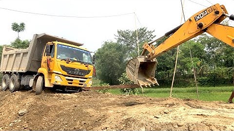 Tripper Dumb Loaded Trucked Rescued By JCB Backhoe 3DX Machine