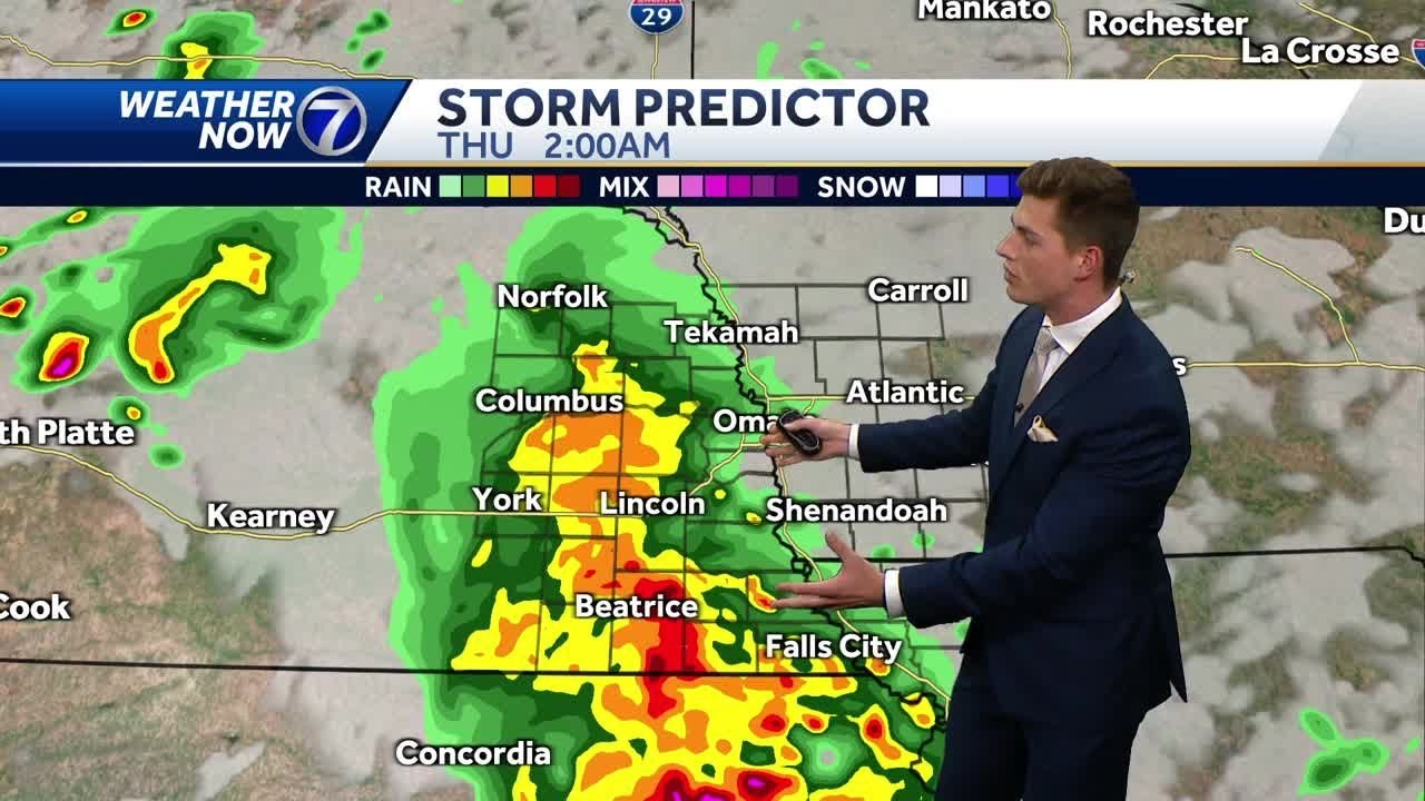 Showers and storms overnight and during Independence Day morning - YouTube