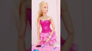 Barbie Participa en un Concurso de Cultura General 📚 Barbie TV Show short 3 Cat Juguetes #barbiedoll