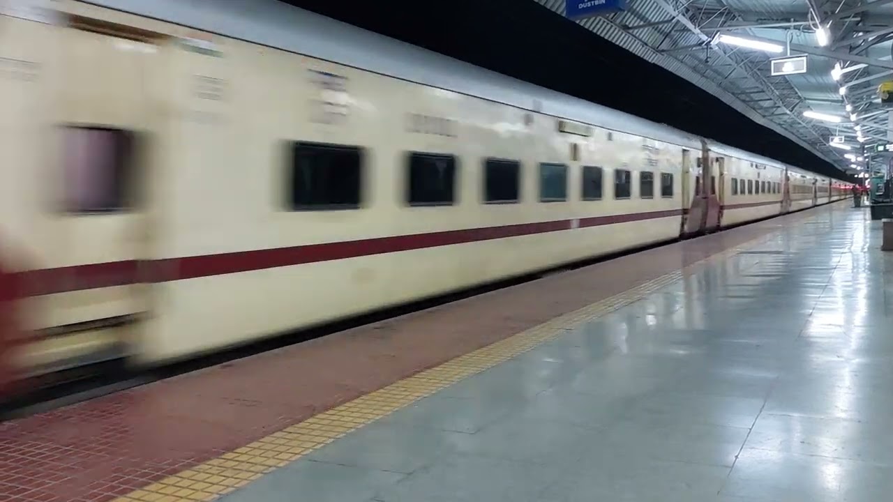 7 hrs late !!! 01025 LTT - Ballia Summer Special Rushes to Bhusaval Junction