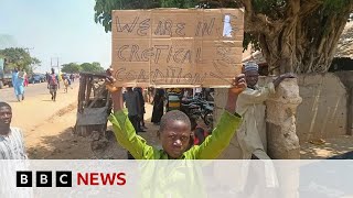 Nigeria: At least 28 escape after nearly 300 schoolchildren abducted | BBC News