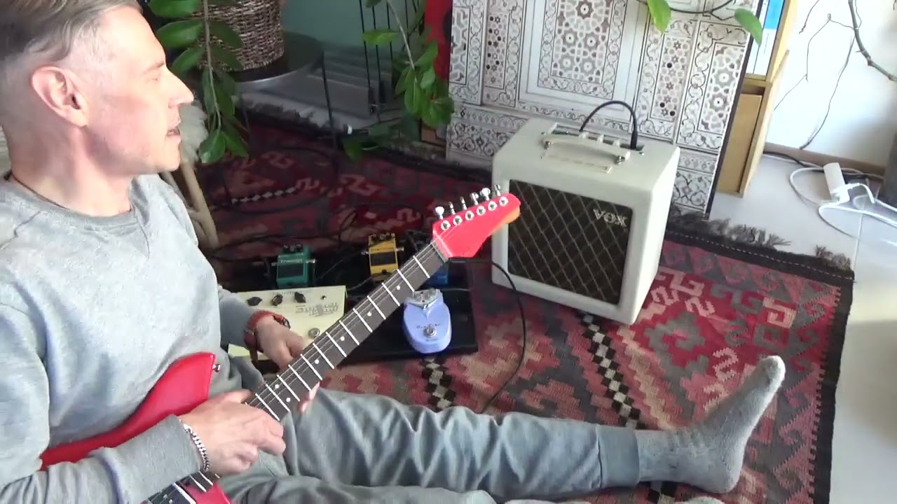 Vox AC4TV with retro and modern pedals - your ultimate bang for the buck