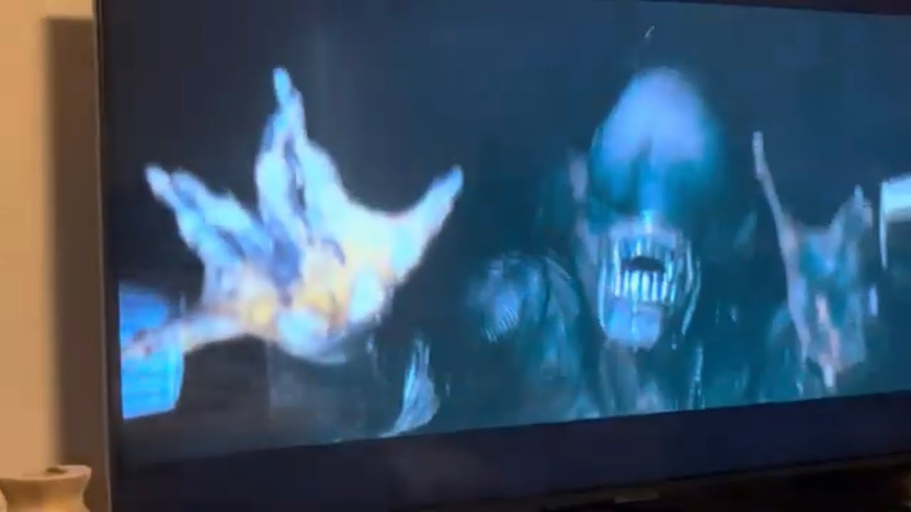 Alien clip - YouTube