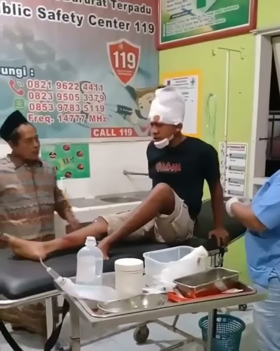 Detik Detik Pasien Luka Berat Di UGD Terjatuh Dari Ranjang Pemeriksaan