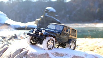 Tamiya YJ Wrangler running on Winter Wonderland / MST CMX/CFX / Scale RC car