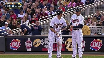 BAL@MIN: Mauer plates two with a single to center