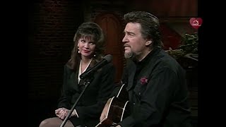 Video-Miniaturansicht von „Waylon Jennings - Nobody Knows I'm ELVIS & 2 More(1994)(Music City Tonight 720p)“