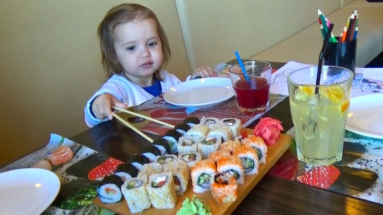 Катя в суши ресторане