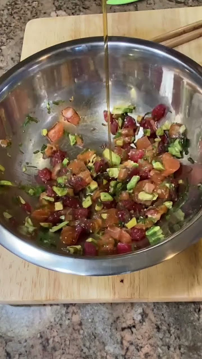 Poke Poke #poke #avocado #salmon #tuna #seaweed #soysauce #sesameoil #sashimi #steamedrice #fish