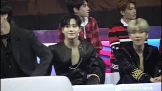 taemin interaction with padding squad ( Kai, Hasungwoon, jimin,Ravi VIXX, timoteo HOTSHOT) MAMA2017