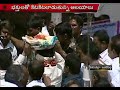 AP Dy CM presents 'Pattu Vastralu' to Sita Rama Swamy at Vontimitta