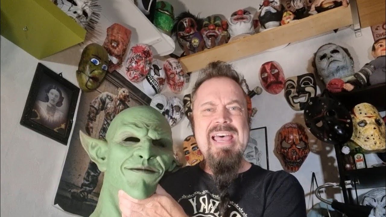 Buy a mask and your head is to small this is how to fix the problem Silicone and Latex mask