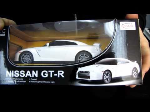 Nissan GT-R Remote Control Car Unboxing & Test Drive Linus Tech Tips