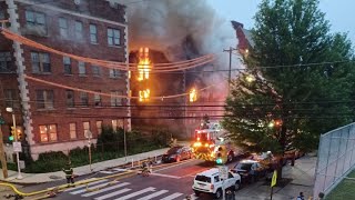 Massive blaze breaks out at Philadelphia apartment building